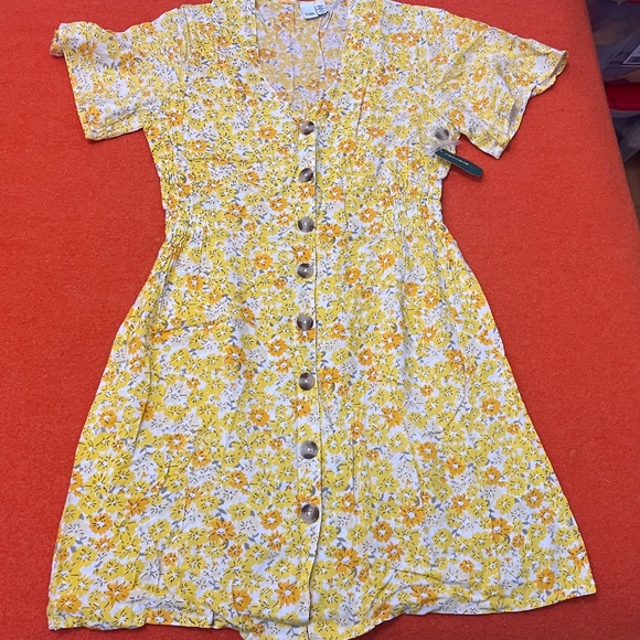 Yellow and dainty flowers buttons mini dress NWT - Picture 3 of 10